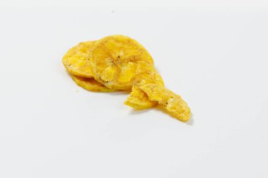 Kerala cipsi ya da muz cipsi, Kerala 'nın tarikat atıştırmalığı, beyaz arkaplan ile izole edilmiş görüntü