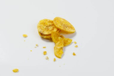 Kerala cipsi ya da muz cipsi, Kerala 'nın tarikat atıştırmalığı, beyaz arkaplan ile izole edilmiş görüntü