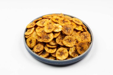 Kerala cipsi ya da muz cipsi, Kerala 'nın tarikat atıştırmalığı, beyaz arkaplan ile izole edilmiş görüntü