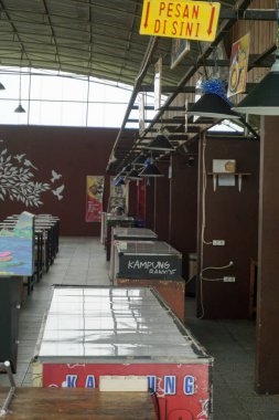 Merkez Java, Endonezya - 03 04 2023: Kafe gün boyunca hala boş.