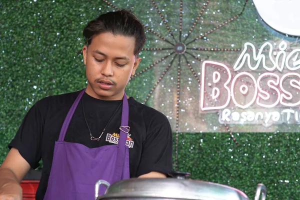 Java Central Indonesia 2023 Joven Chef Asiático Cocina Comida Para —  Fotos de Stock