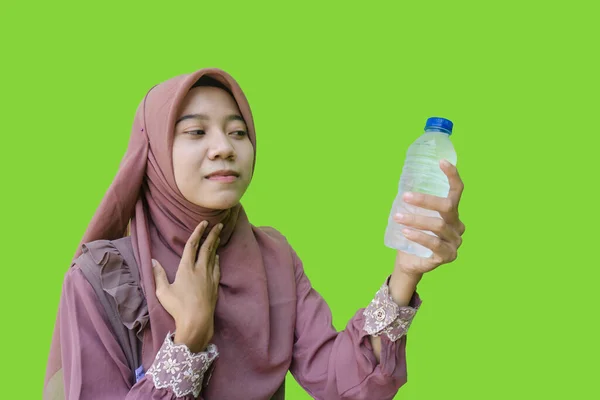 Beautiful Asian Muslim Woman Wearing Hijab Holding Bottle Water Expression — Stock Photo, Image