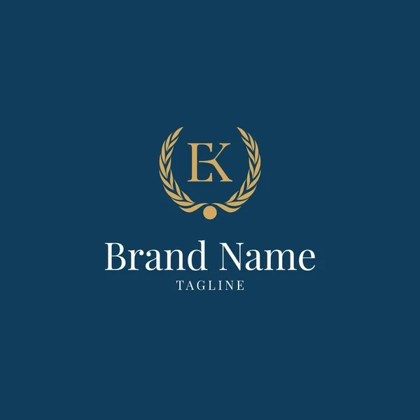Carta Inicial Com Modelo Real Elegante Com Vetor Logotipo Coroa — Fotografia de Stock