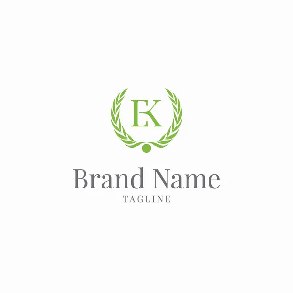 Carta Inicial Com Modelo Logotipo Real — Fotografia de Stock