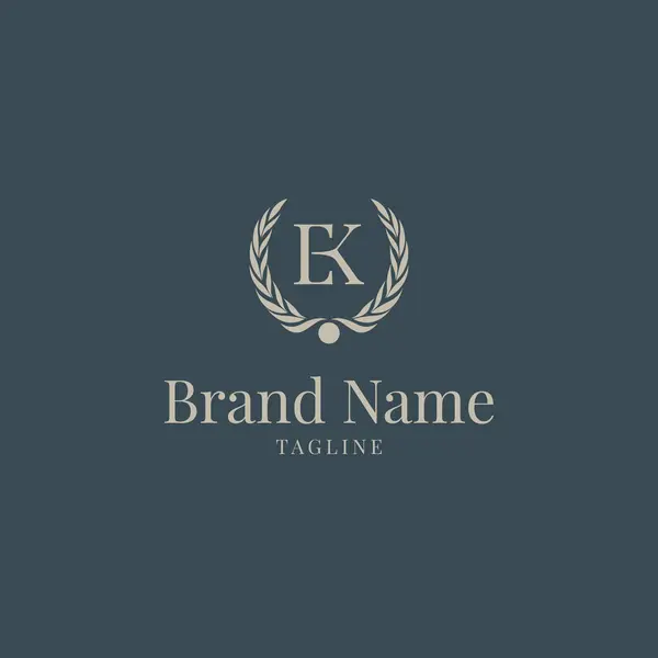 Lettera Iniziale Con Modello Reale Elegante Con Logo Corona Vettoriale — Foto Stock