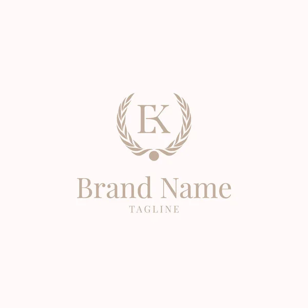 Carta Inicial Com Modelo Real Design Logotipo Elegante — Fotografia de Stock