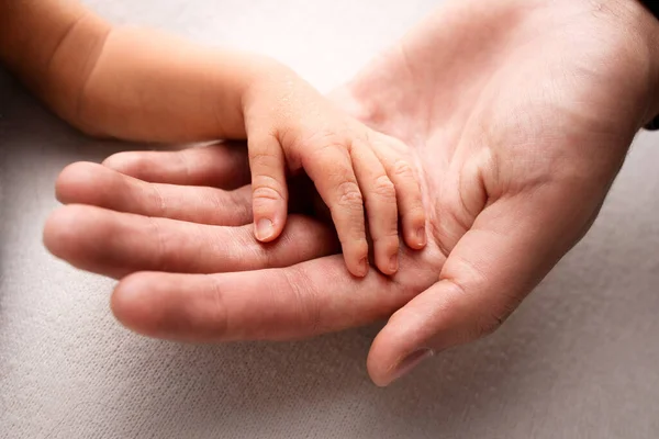 Baby Holding Mothers Finger Hands Close Black White Photo Side — Foto de Stock