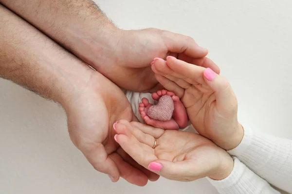 Pieds Orteils Talons Nouveau Enfant Pied Dans Les Mains Mère — Photo