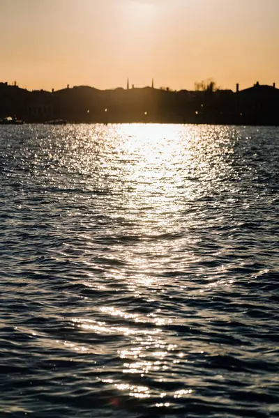 Gün batımında Venedik manzarası