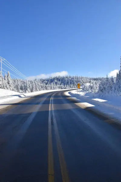Kışın ıssız bir yol, Saint-Paul, Qubec, Kanada