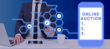 Çevrimiçi Açık Artırma, İnternet Konsepti dijitalleştirilmiş satış etkinliğini gösteren metin işareti En yüksek teklifi verene satılan öge