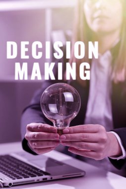 Karar Verme ve Sözcük Oluşturmayı gösteren metin işareti mevcut durumla eşleşmek için en iyi seçeneği seçmek üzere üzerine yazılmış