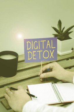 Elektronik ve dijital aygıtların kullanımını yasaklayan Dijital Detox, İş yaklaşımını gösteren işaret