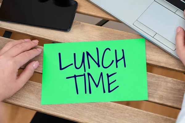 Ręczne Pisanie Znaku Lunch Time Word Meal Środku Dnia Śniadaniu — Zdjęcie stockowe