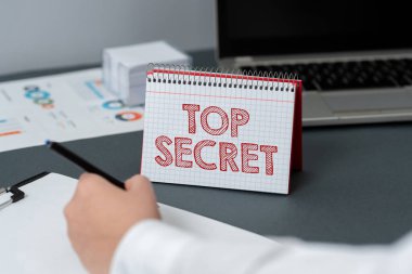 Birine anlatamayacağı önemli bilgi ve verileri gösteren çok gizli iş fikrini gösteren bir tabela.