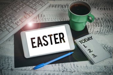 Paskalya 'yı temsil eden metin başlığı, İsa' nın ölümden dirilişini anan kavramsal fotoğraf tatili