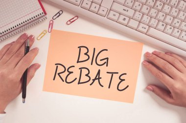 Büyük İade, Kavramsal Fotoğraf 'yı gösteren metin işareti. Özel bir tanıtımla nişanlandığınızda alabileceğiniz büyük ödüller.