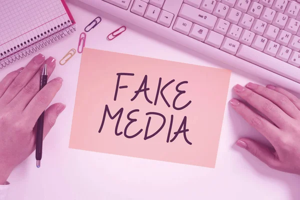 Cartello Che Mostra Fake Media Concetto Che Significa Una Formazione — Foto Stock