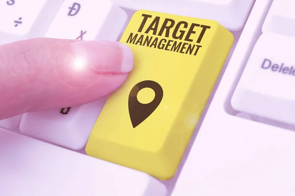 Tekstbord Met Target Management Business Concept Ter Ondersteuning Van Betrokkenheid — Stockfoto