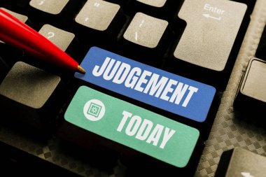 Bir yol kenarında normal görüntüleme için geniş bir açık hava tahtasına yazılmış sözcük.