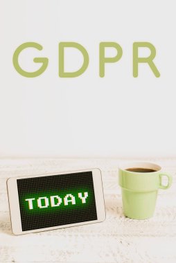 Avrupa Birliği 'nin veri koruma ve mahremiyetine ilişkin yasasında Gdpr, İş Konsept Düzenlemesi ve Gdpr' yi gösteren metin imzası Masada Kalem, Not Defteri, Kupa ve Notlarla Önemli Mesajlar.