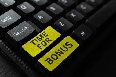 Metin işareti Bonus için Zaman, Sınırlı Özel Teklif için Sözcük, ekstra indirimler, Mesajı Gösteren İşadamı ve Önemli Veri Veren Diğer İşaretler İçin Çılgın Anlaşma.