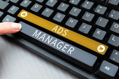 Çevrimiçi Web Sitesi Bilgileri Yazma, Düzenleme ve Güncelleme E- kitap İçindekileri Doğru anahtar kelimelerle doğru ziyaretçileri hedef alan kavramsal başlık Analizcisi, İş konsepti stratejisi