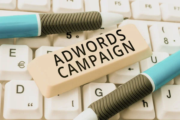 Рука Написання Знаку Adwords Кампанія Бізнес Ідея Говорить Можете Зробити — стокове фото