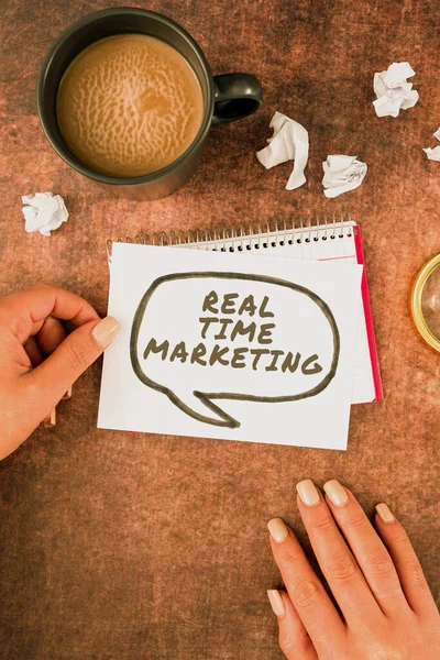 Escribir Mostrando Texto Marketing Tiempo Real Estrategia Negocio Enfocada Las — Foto de Stock