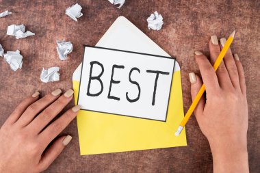 Kavramsal görüntü En iyi, iş yaklaşımı bir şeyi ya da bir başkasını geçmek ya da daha iyi olmak için daha büyük kanıtlamak