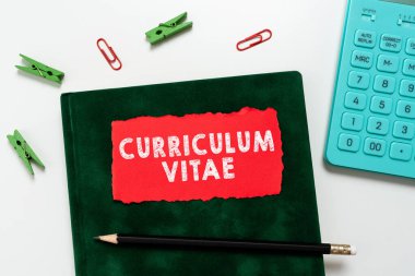 Müfredat Vitae sunan metin başlığı, bir kişinin kısa bir özeti üzerine yazılan Sözcük eğitim ve niteliktir