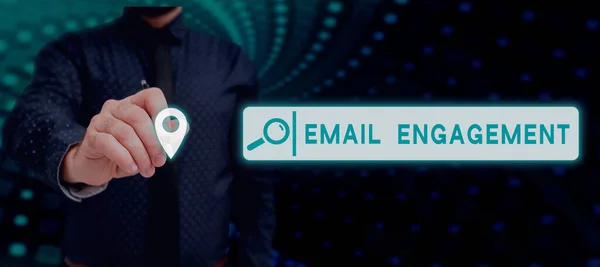 Email Engagement 표시하는 사용자들 이메일 캠페인에 참여하는 측정에 — 스톡 사진