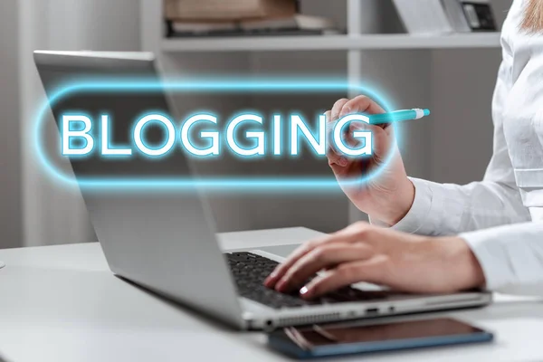 Ręczne Pisanie Znaku Blogowanie Koncepcja Biznesowa Zawiera Osobiste Refleksje Online — Zdjęcie stockowe