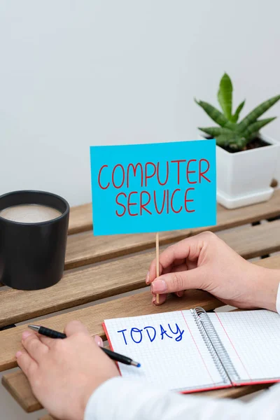 インスピレーションを示すテキストコンピュータサービス インターネットコンセプトコンピュータの時間またはデータ処理サービスを含むサービス — ストック写真