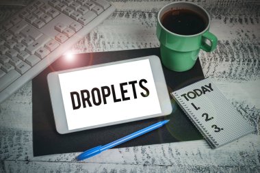 Kavramsal ekran damlacıkları, internet kavramı belli ıslak yerlerde çok küçük bir sıvı damlası bulunabilir