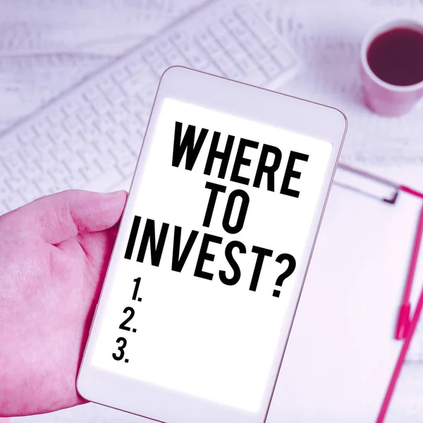 Tekst Pokazujący Inspirację Gdzie Inwestować Pytania Pomysł Biznes Zbieranie Pieniędzy — Zdjęcie stockowe