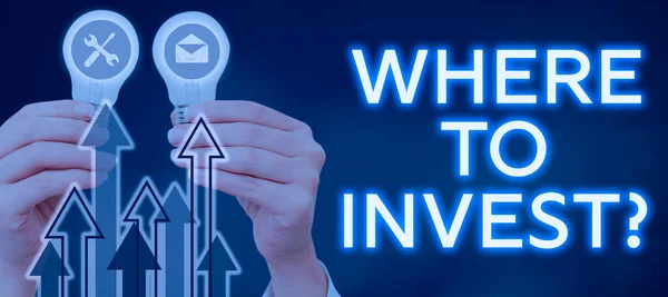 Sinal Escrita Mão Onde Investir Pergunta Internet Conceito Angariação Fundos — Fotografia de Stock