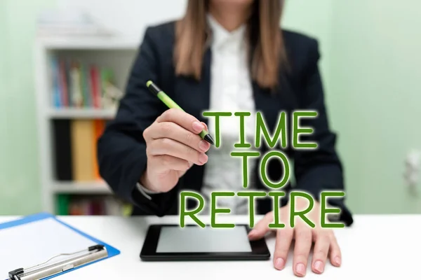 Sign Displaying Time Retire Business Idea Bank Savings Account Insurance — Stock Photo, Image