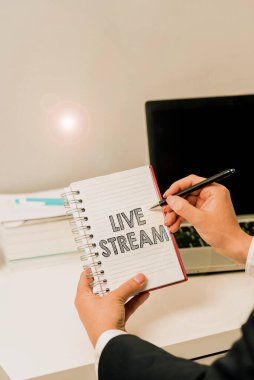 İlham veren Live Stream 'i gösteren metin, İnternet kullanan bir video ya da ses materyali yayınlamak anlamına geliyor