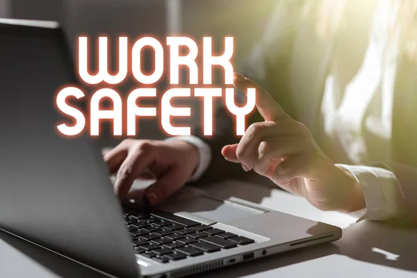 手書きテキスト労働安全 労働者の健康を守るために企業によって適用されるインターネットの概念予防措置 — ストック写真
