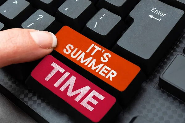 Yazısı Işareti Summer Time Eğlence Heyecan Sezonu Anlamına Geliyor Güneşli — Stok fotoğraf
