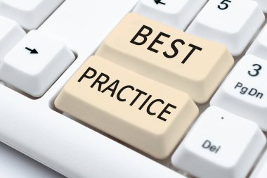 En İyi Uygulama, İş Konsepti Seçici Odaklanma Başarı ve Etkin Fikirleri Sunan metin başlığı