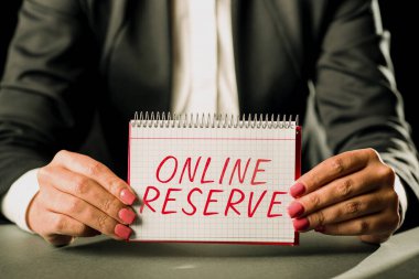 Çevrimiçi Rezerv, İnternet Konsepti sunan metin başlığı, müşterilerin erişilebilirliğini kontrol ederek rezervasyon yapmasını sağlar