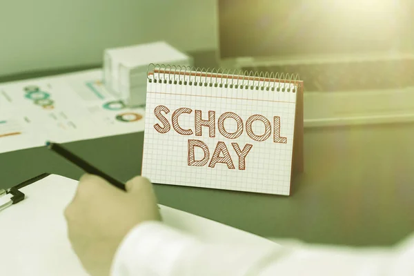 Konceptuális Felirat Iskola Napja Üzleti Áttekintés Kezdődik Vagy Kap Tanítják — Stock Fotó