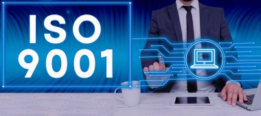 Iso 9001, kavramsal fotoğraf, müşteri ihtiyaçlarını karşılamak için tasarlanmış yardım kuruluşlarını gösteren bir tabela