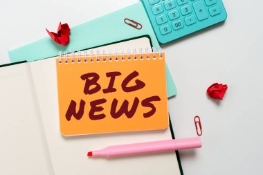 Kavramsal gösterim Big News, Business konsepti henüz kimsenin duymadığı eylemleri bilmek Işınlayıcı gazeteci