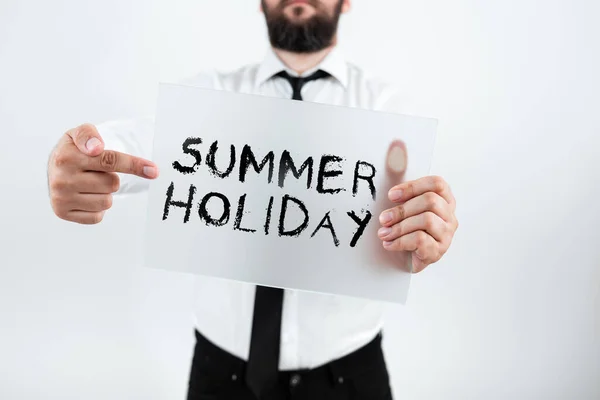 テキストを表示する書き込み夏休み リラクゼーションと楽しみのための夏の特別な期間を意味する概念 — ストック写真