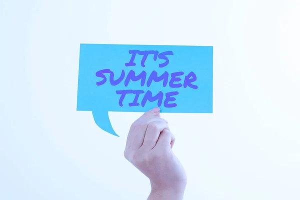 Yazısı Summer Time Eğlence Heyecan Için Yaklaşım Sezonu Güneşli Havanın — Stok fotoğraf