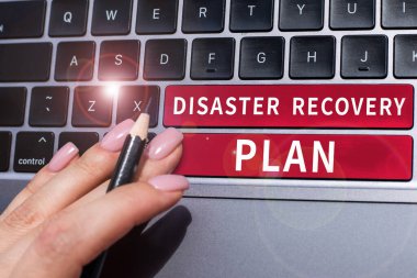 El yazısı Metni Felaket Kurtarma Planı, Tehlikeli durumlara karşı yedekleme tedbirleri alınması üzerine yazılan Sözcük