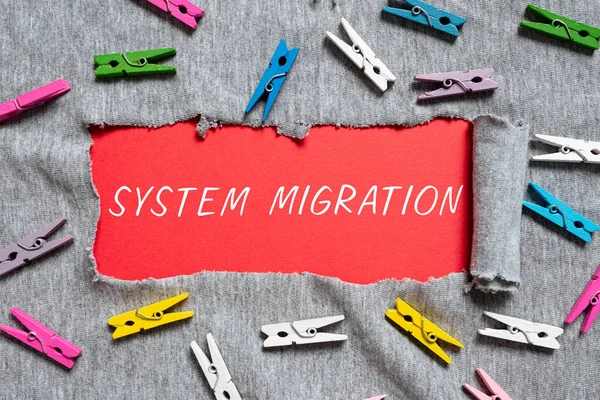 Textzeichen Für Systemmigration Internet Konzept Für Den Übergang Von Der — Stockfoto